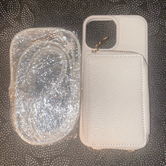 Accessories - NWOT fashion iPhone case with adjustable crossbody strap. Cream with gold zipper